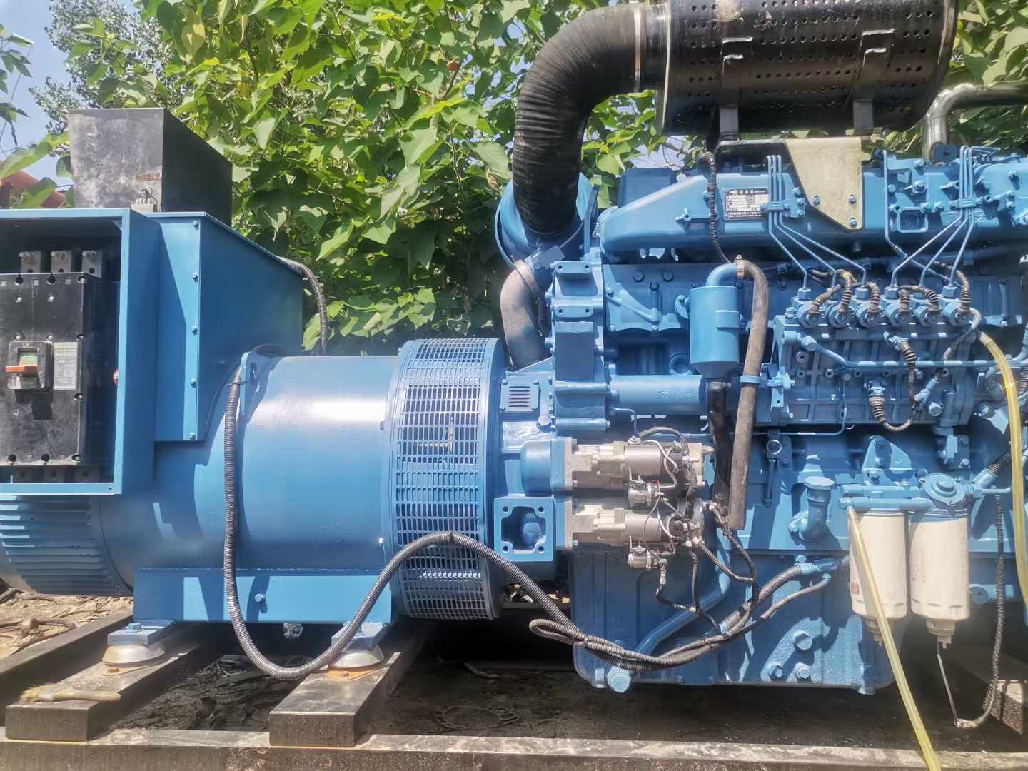 玉屏详细说明降低 800kW 柴油发电机输出电流波动的方法